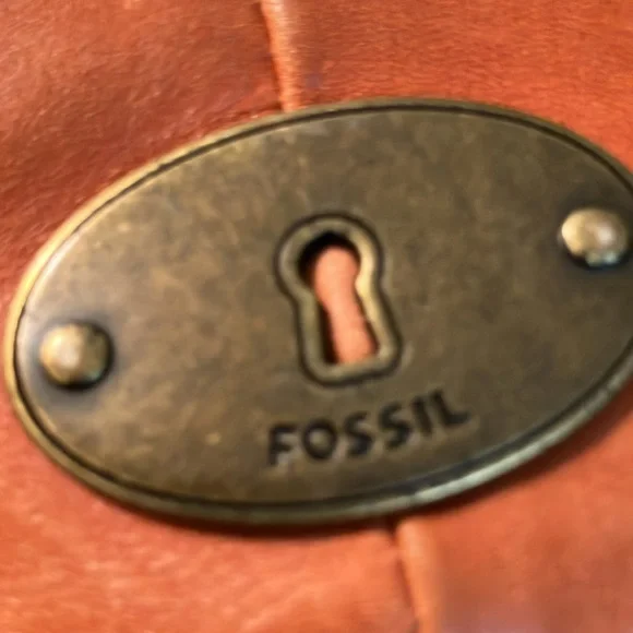 Tan Fossil Leather Crossbody bag zipper pocket, magnetic closure - Picture 4 of 5